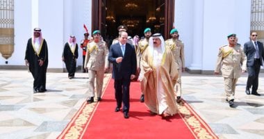 اتصال هاتفي يجمع السيسي وملك البحرين بمناسبة عيد الفطر اتصال هاتفي يجمع السيسي وملك البحرين بمناسبة عيد الفطر