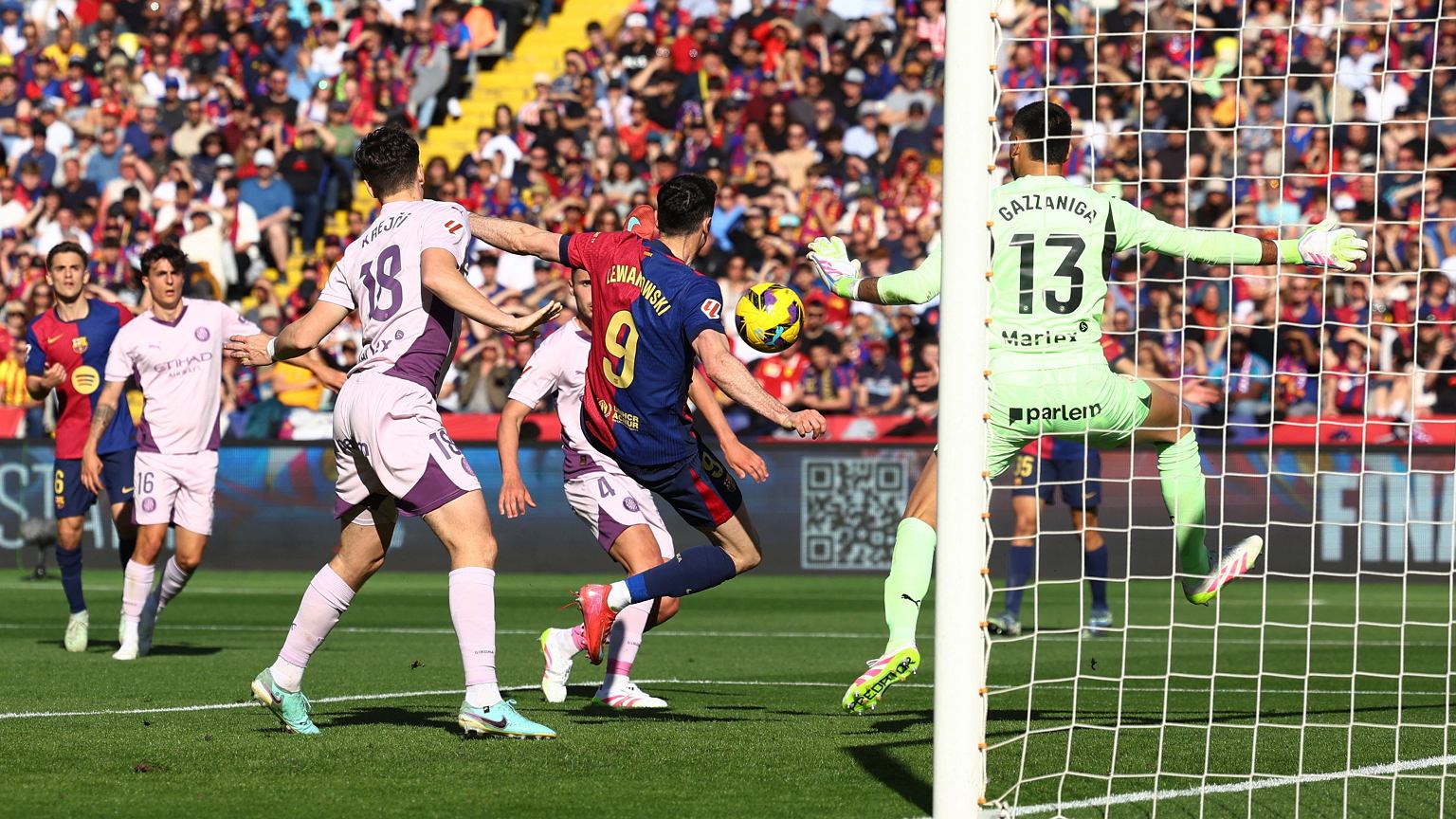 Barcelona's Crushing Victory: Lewandowski Leads The Charge! Barcelona's Crushing Victory: Lewandowski Leads The Charge!