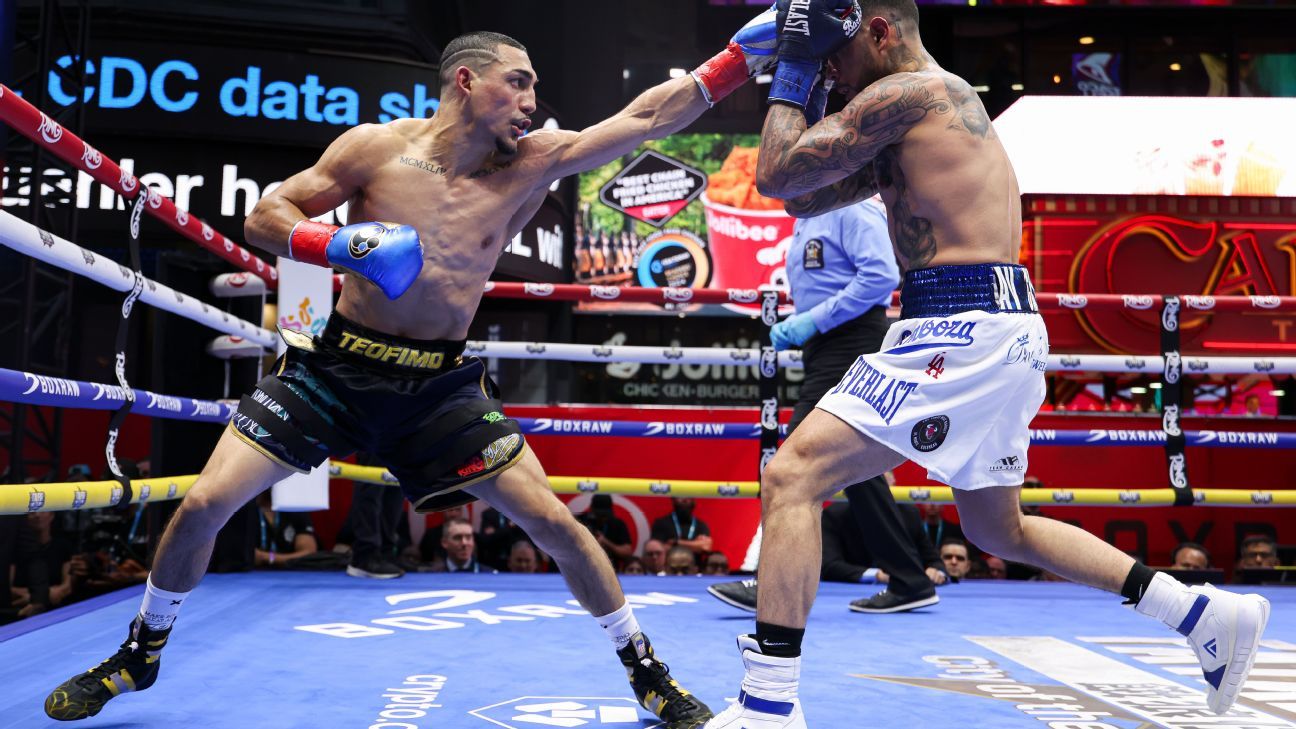 Champion Lopez Edges Out Barboza In Thrilling Times Square Bout Champion Lopez Edges Out Barboza In Thrilling Times Square Bout
