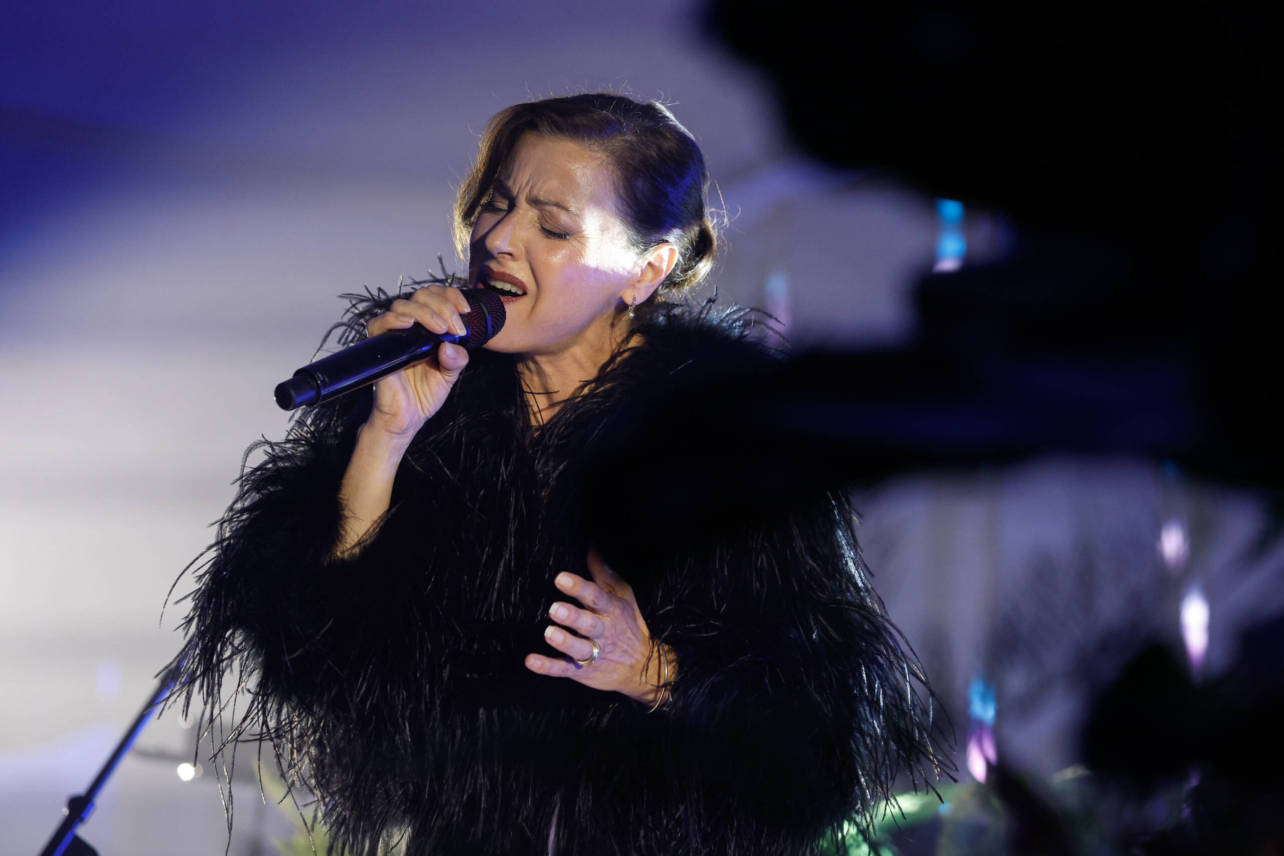 Chaos At Tina Arena Show: Fans Involved In Physical Altercation Chaos At Tina Arena Show: Fans Involved In Physical Altercation