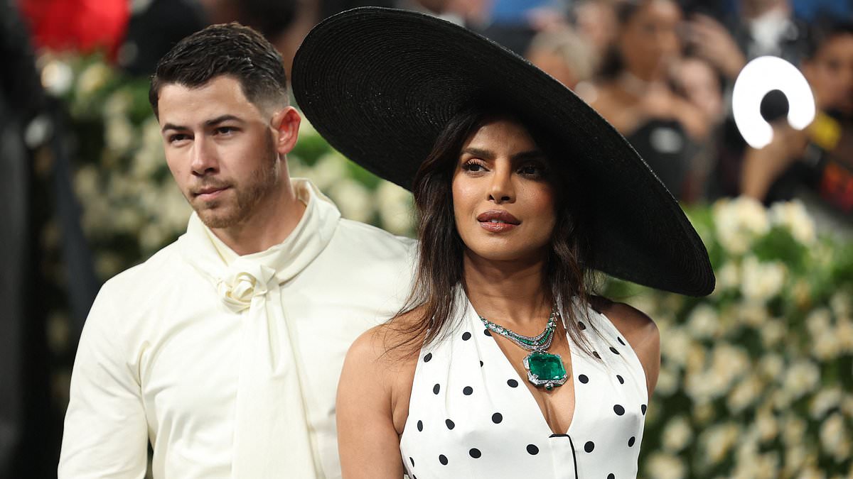 Couple Goals? Nick Jonas's Expression At Met Gala Highlights Priyanka Chopra's Show-Stopping Hat Couple Goals? Nick Jonas's Expression At Met Gala Highlights Priyanka Chopra's Show-Stopping Hat