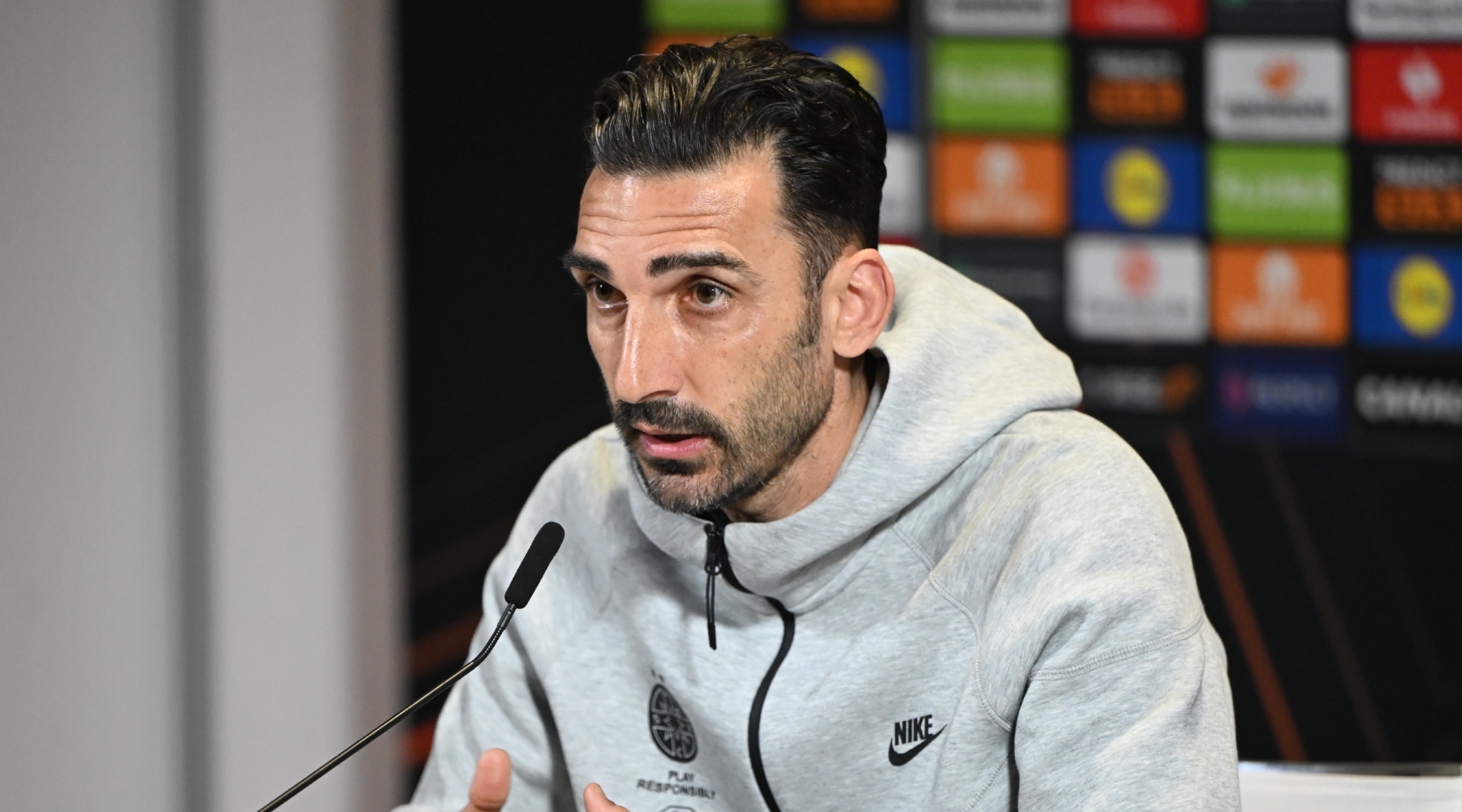 Elias Charalambous Confirmă: Trei Fotbaliști Părăsesc FCSB! Elias Charalambous Confirmă: Trei Fotbaliști Părăsesc FCSB!