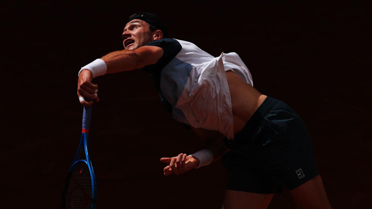 Fearnley Falls To Dimitrov As Play Resumes In Madrid Fearnley Falls To Dimitrov As Play Resumes In Madrid
