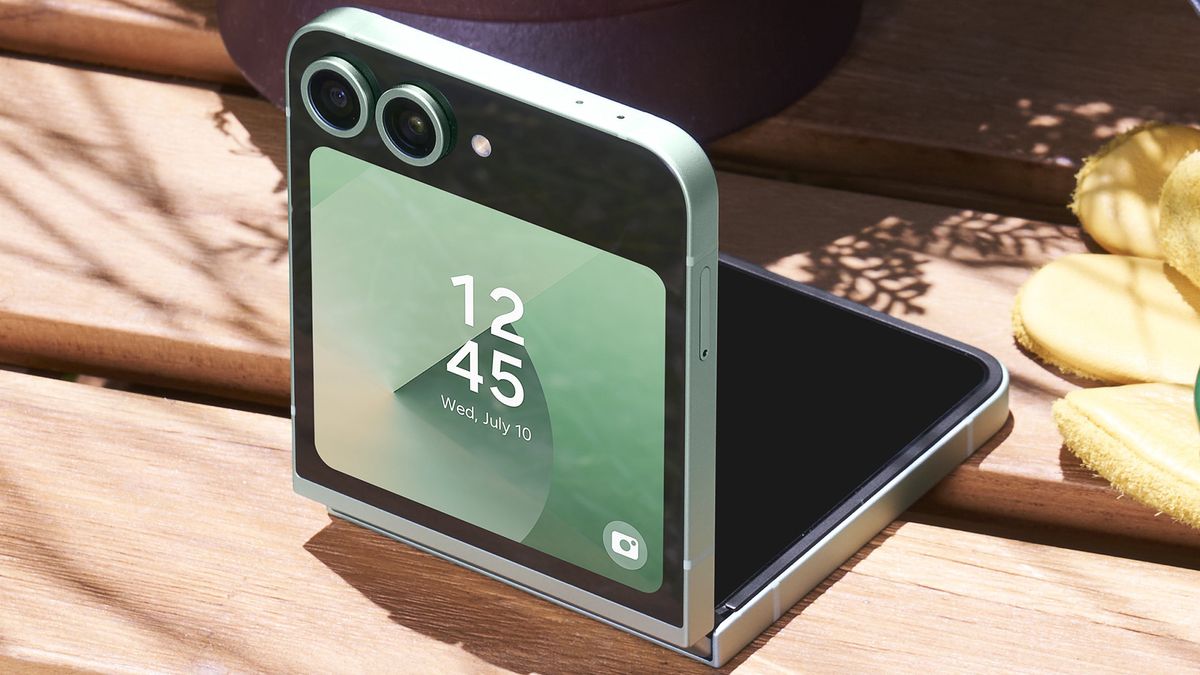 First Look: Leaked Samsung Galaxy Z Flip 7 FE Renders Hint At Design And Price First Look: Leaked Samsung Galaxy Z Flip 7 FE Renders Hint At Design And Price