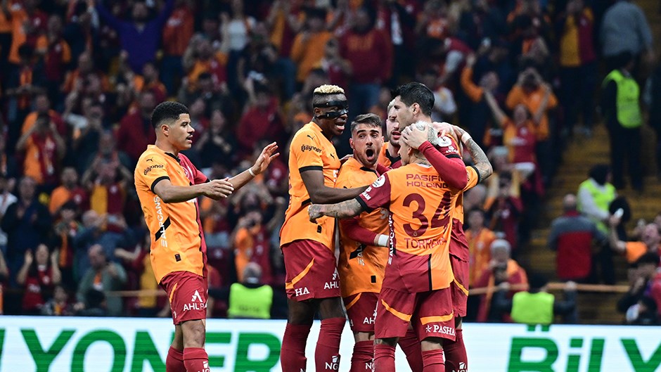 Galatasaray'ın Samsunspor Maçında Büyük Kayıp: Son İdmanda Sakatlık Galatasaray'ın Samsunspor Maçında Büyük Kayıp: Son İdmanda Sakatlık
