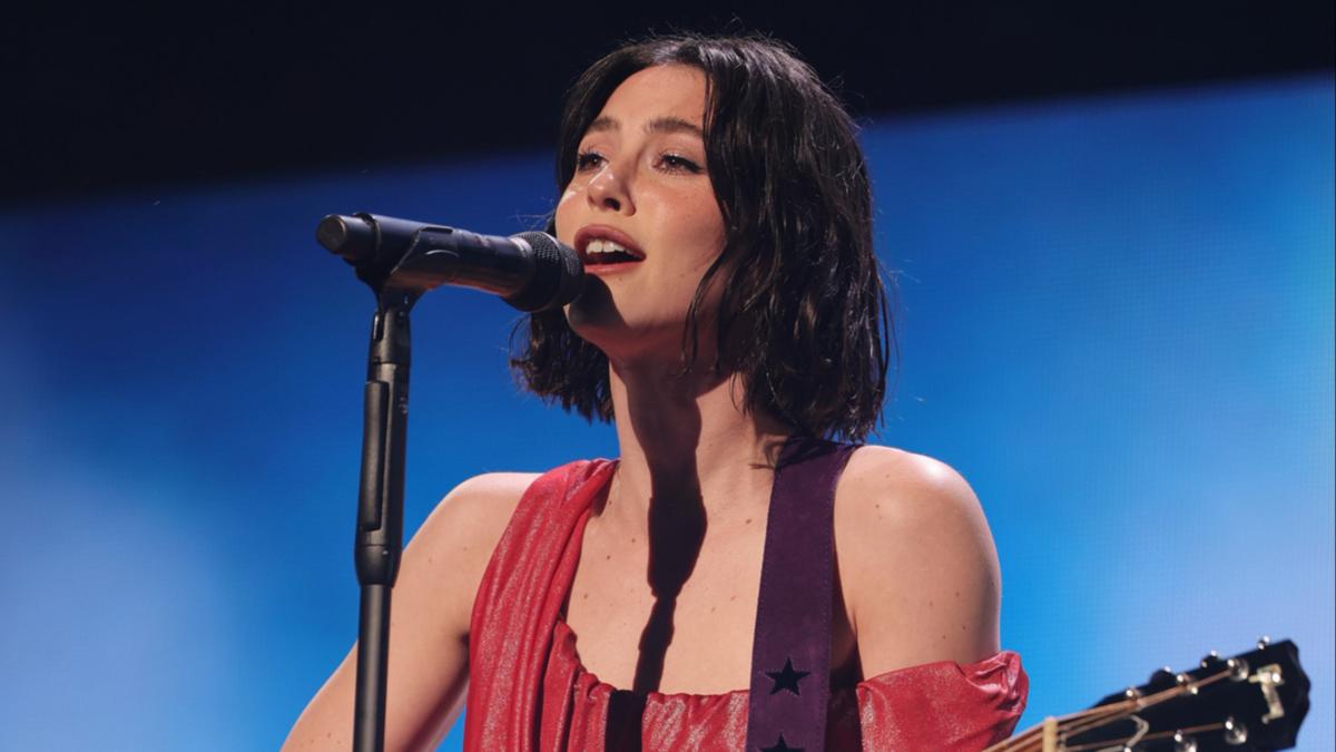 Gracie Abrams Delivers Intimate, Love-Filled Show In Perth Gracie Abrams Delivers Intimate, Love-Filled Show In Perth