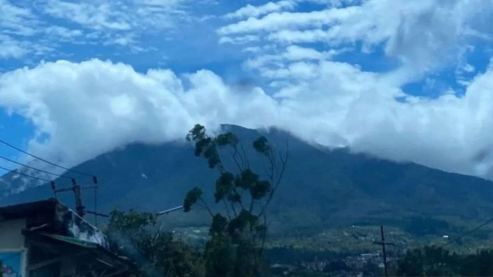 Hoaks Erupsi Gunung Gede: BNPB Berikan Klarifikasi Resmi Hoaks Erupsi Gunung Gede: BNPB Berikan Klarifikasi Resmi