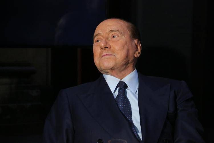 Indagine Sulla Sepoltura Di Papa Francesco: Emerge Il Nome Di Berlusconi Indagine Sulla Sepoltura Di Papa Francesco: Emerge Il Nome Di Berlusconi