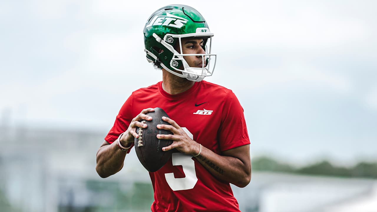 Jets Quarterback Jordan Travis Retires: A Shocking Announcement Jets Quarterback Jordan Travis Retires: A Shocking Announcement