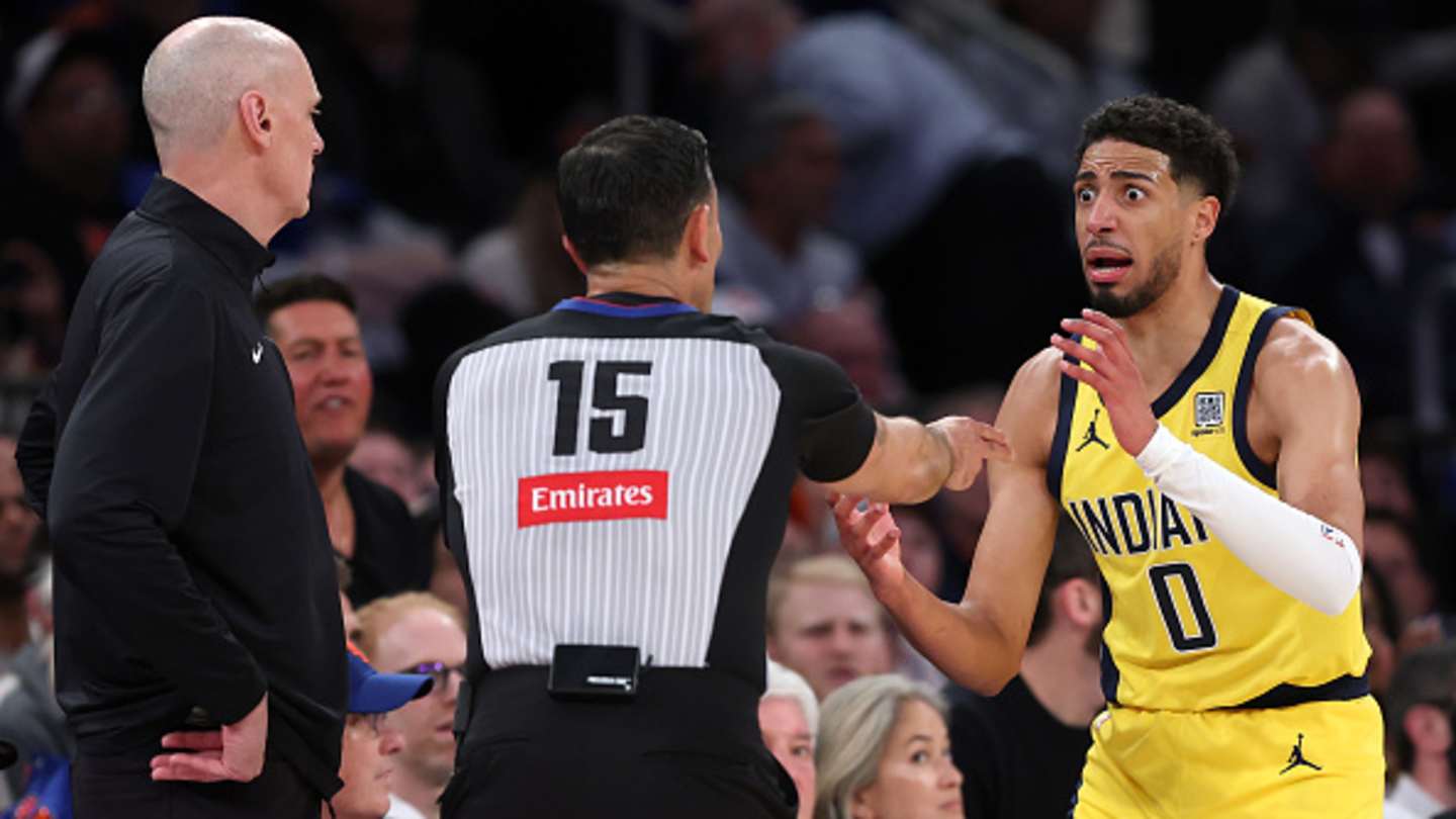 Jon Hamm's Unexpected Basketball Interruption: A Pacers Fast Break Stopped Jon Hamm's Unexpected Basketball Interruption: A Pacers Fast Break Stopped