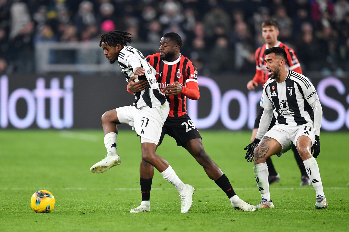 Juventus Winger's Fitness A Concern Ahead Of Lecce Fixture Juventus Winger's Fitness A Concern Ahead Of Lecce Fixture