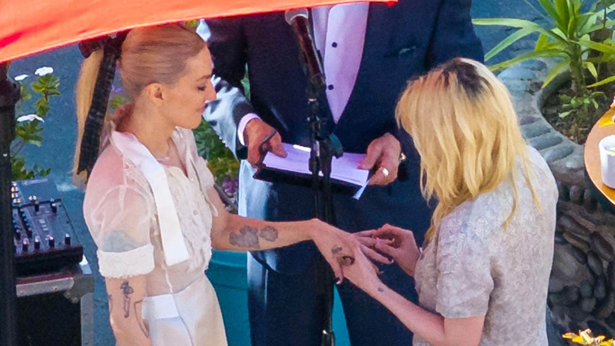 Kristen Stewart Marries Fiancée Dylan Meyer Kristen Stewart Marries Fiancée Dylan Meyer