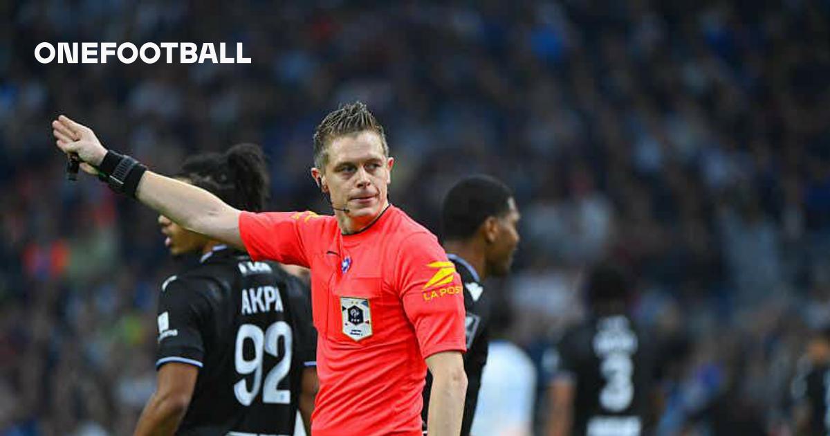 L'arbitre De La Rencontre : Points De Controverse Et Décisions À Débattre L'arbitre De La Rencontre : Points De Controverse Et Décisions À Débattre