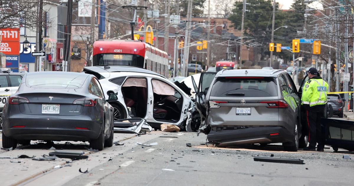 Lake Shore Boulevard West Shut Down: Arrest Made Following Extensive Car Crash Lake Shore Boulevard West Shut Down: Arrest Made Following Extensive Car Crash