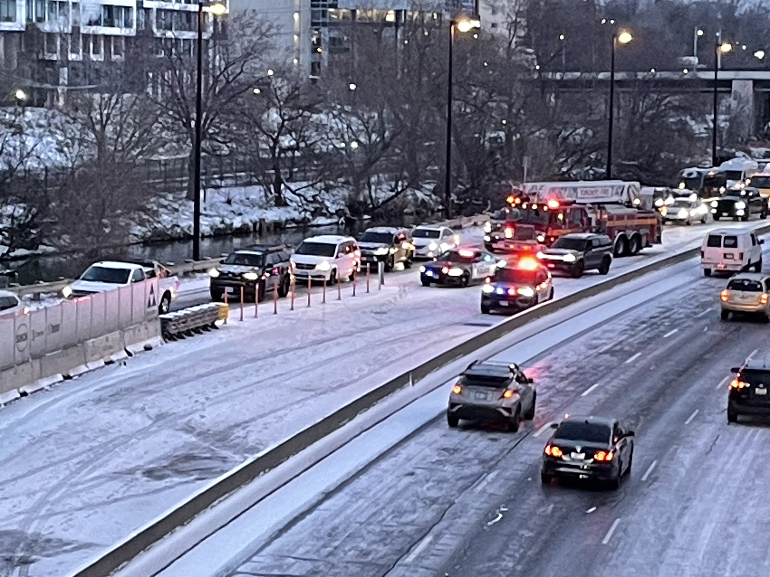 Major Traffic Delays: Six-Vehicle Accident Closes Part Of Southbound DVP Major Traffic Delays: Six-Vehicle Accident Closes Part Of Southbound DVP