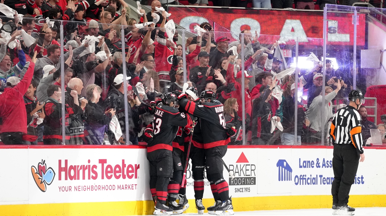 Match LNH: Les Hurricanes Infligent Une Défaite 5-2 Aux Capitals De Washington Match LNH: Les Hurricanes Infligent Une Défaite 5-2 Aux Capitals De Washington
