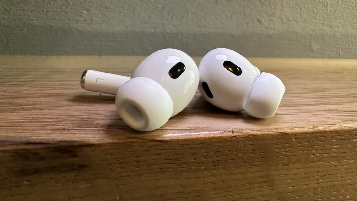 Miniature AI Cameras In AirPods: Speculation And Design Challenges Miniature AI Cameras In AirPods: Speculation And Design Challenges