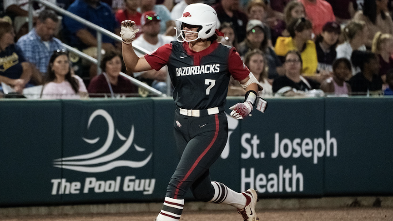 Oklahoma And Arkansas Dominate College Softball Power 10 Rankings Oklahoma And Arkansas Dominate College Softball Power 10 Rankings