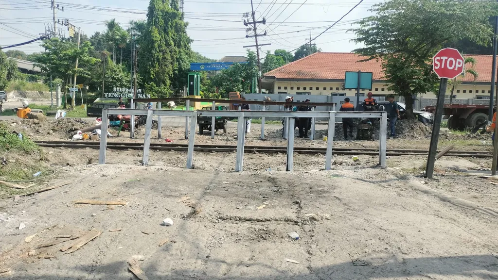 Penutupan Pelintasan Indro-Kandangan Gresik: Antisipasi Korban Di Lokasi Lain? Penutupan Pelintasan Indro-Kandangan Gresik: Antisipasi Korban Di Lokasi Lain?