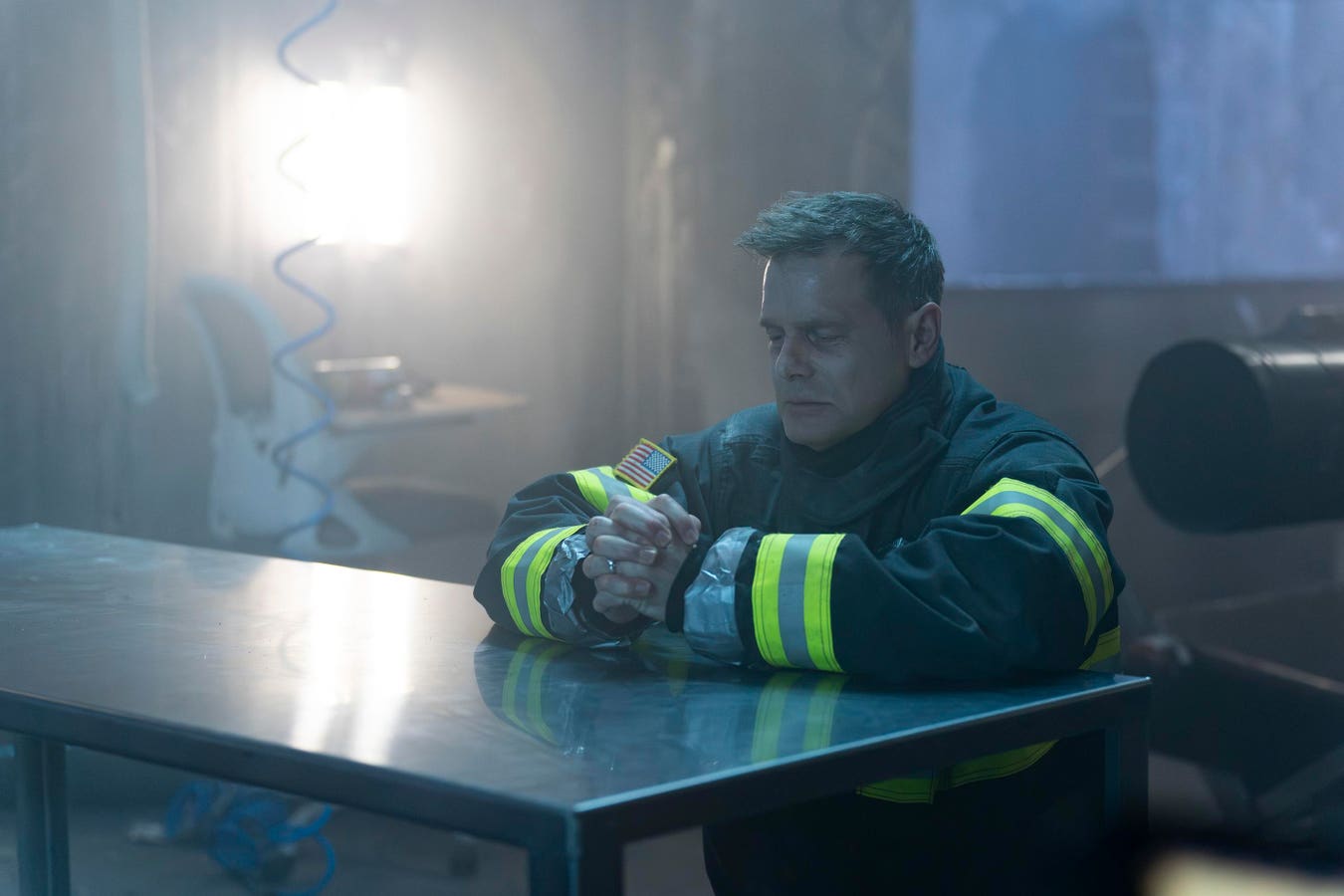 Peter Krause Leaving 9-1-1: Bobby Nash's Departure Explained Peter Krause Leaving 9-1-1: Bobby Nash's Departure Explained