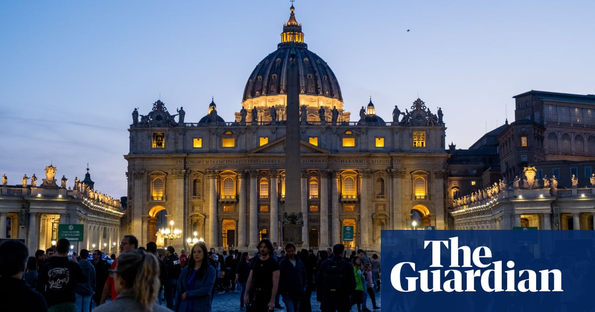Pilgrims Arrive In Rome As Pope Francis Lies In State
