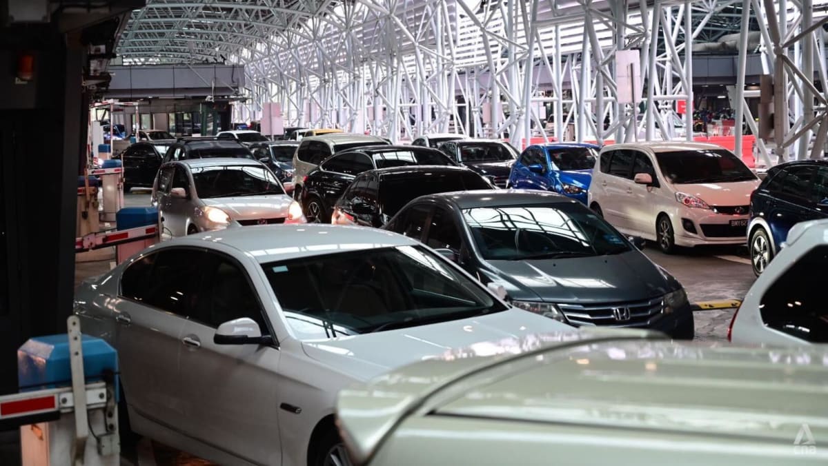 Plan Ahead: Heavy Traffic Forecasts For Singapore-Malaysia Land Crossings During June Holidays Plan Ahead: Heavy Traffic Forecasts For Singapore-Malaysia Land Crossings During June Holidays
