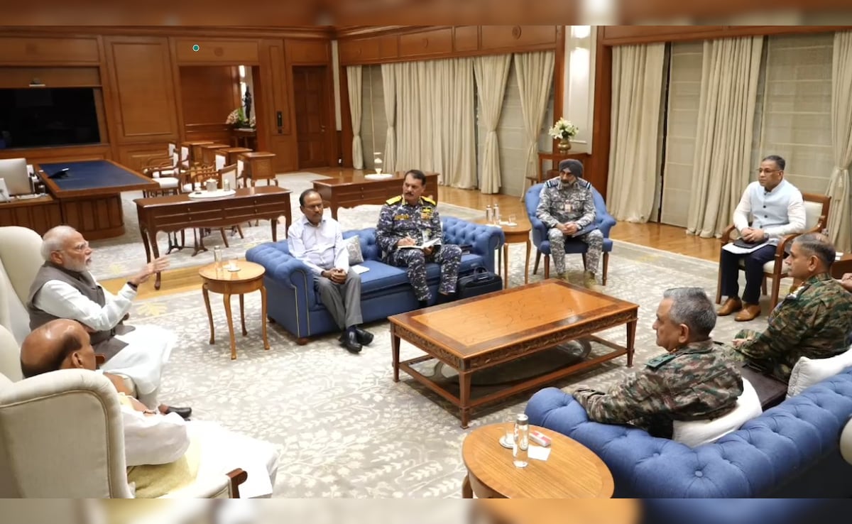 PM Modi Holds Urgent Meeting With India's Top Military Commanders PM Modi Holds Urgent Meeting With India's Top Military Commanders