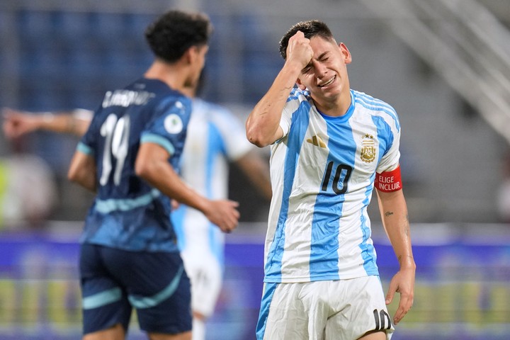 Polémica En El Fútbol: Periodista Sentencia El Futuro De Claudio Echeverri Polémica En El Fútbol: Periodista Sentencia El Futuro De Claudio Echeverri