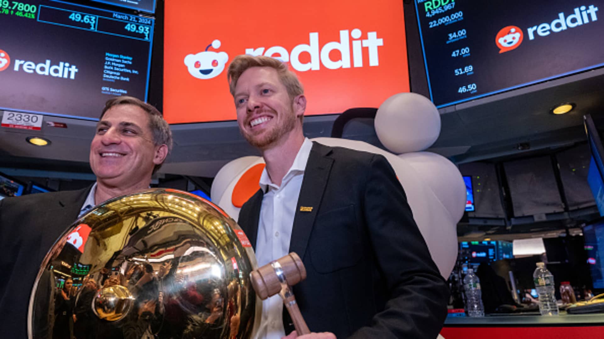 Reddit's Q[Quarter Number] Earnings: 16% Share Surge On Strong Sales And Guidance