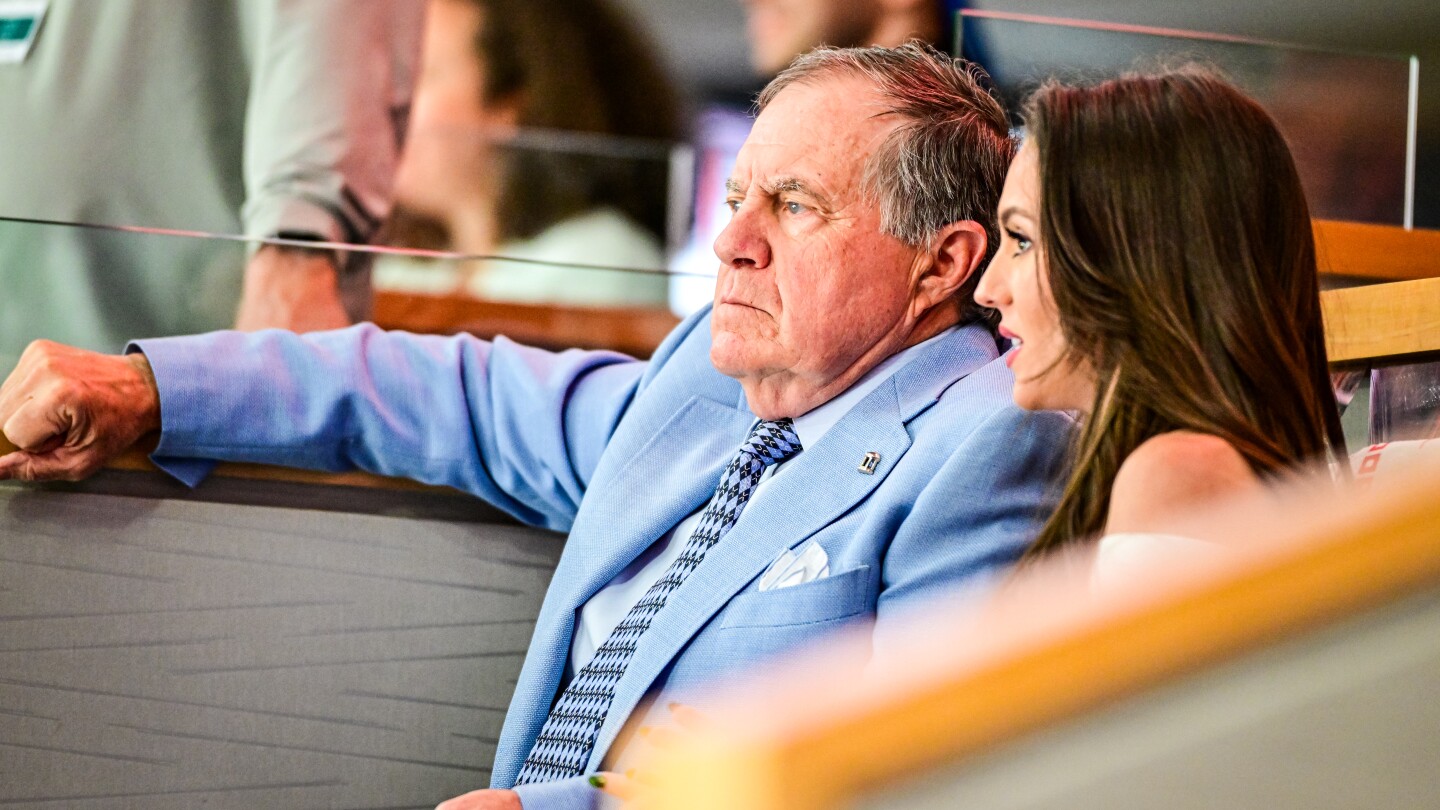 Reporter's Question Shut Down By Bill Belichick's Girlfriend On CBS Reporter's Question Shut Down By Bill Belichick's Girlfriend On CBS
