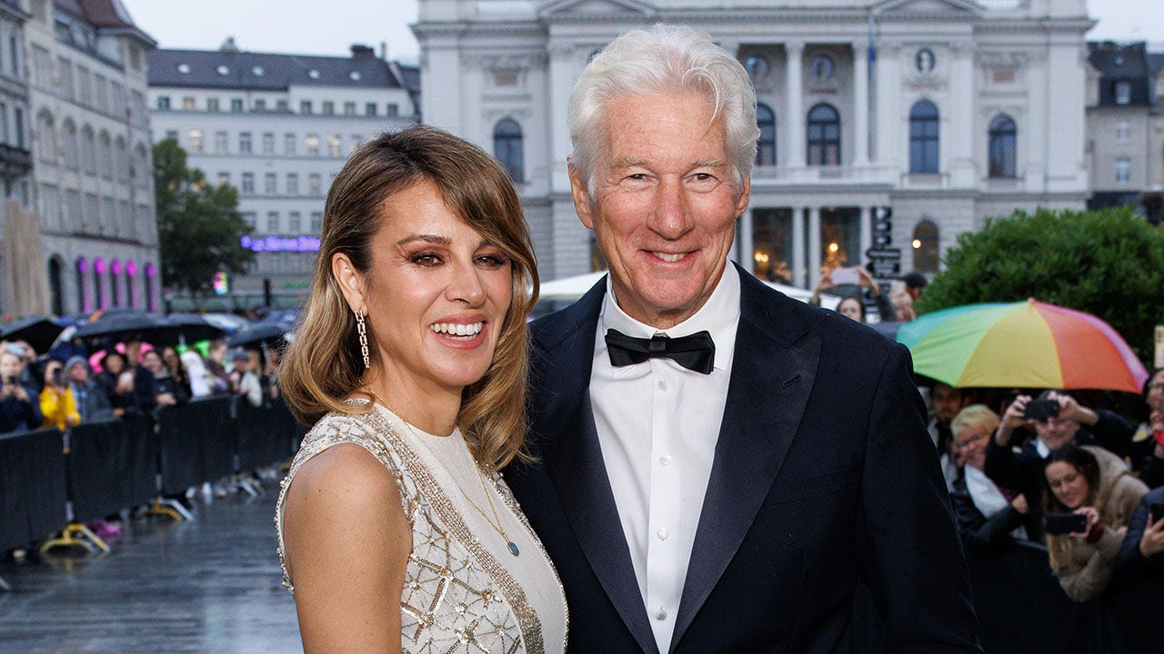 Richard Gere And Alejandra Silva: A US Return On The Horizon After Spain Move? Richard Gere And Alejandra Silva: A US Return On The Horizon After Spain Move?