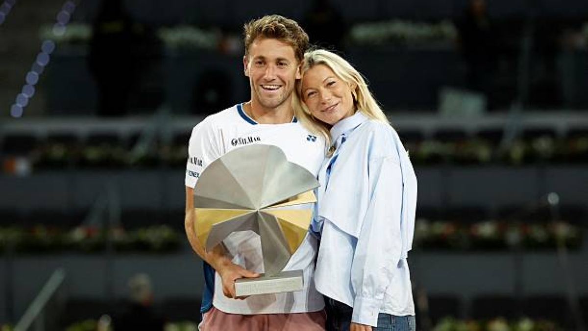 Ruud Celebra Su Victoria: El Romántico Momento Con Su Prometida En La Premiación Ruud Celebra Su Victoria: El Romántico Momento Con Su Prometida En La Premiación