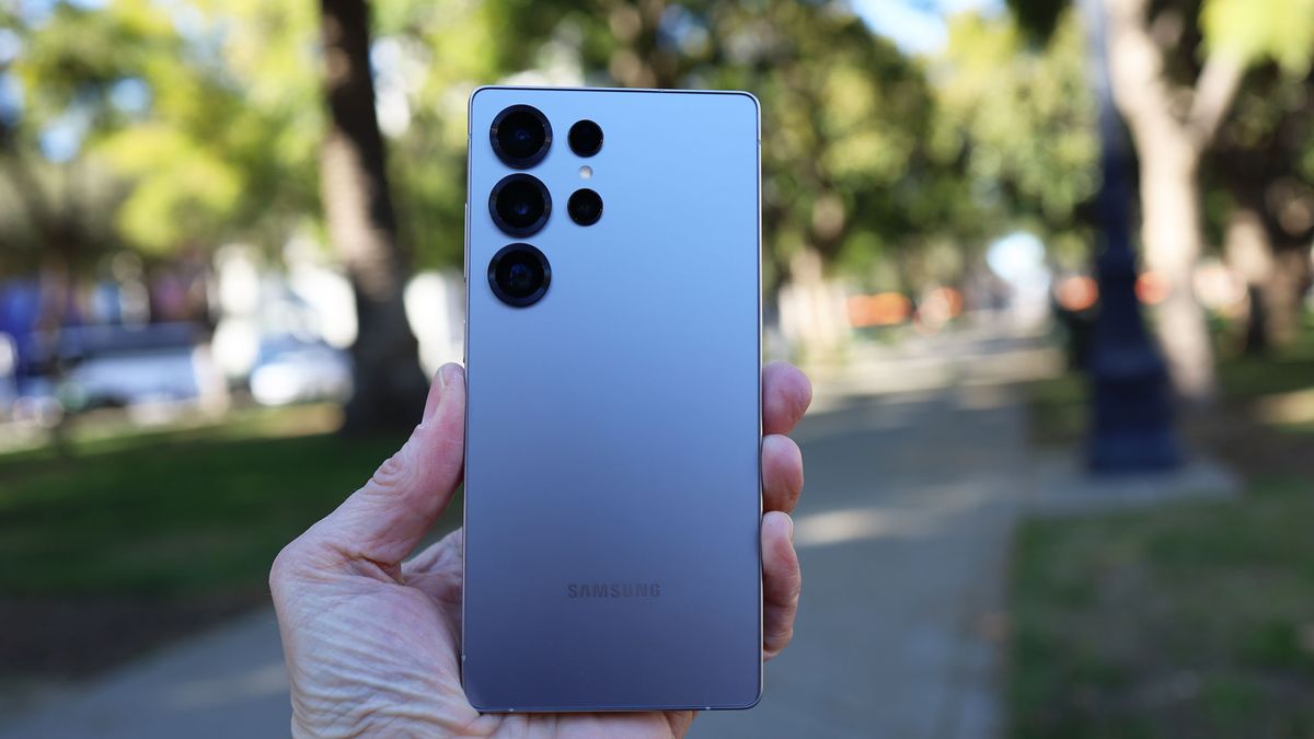 Samsung Galaxy S26 Ultra Leaks Suggest Revolutionary Camera Lens, Magnet Removal Samsung Galaxy S26 Ultra Leaks Suggest Revolutionary Camera Lens, Magnet Removal