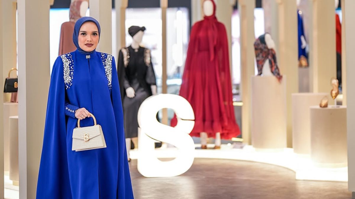 Siapakah Di Balik Kesuksesan Buttonscarves? Inilah Profil Pemilik Dan Keluarga Siapakah Di Balik Kesuksesan Buttonscarves? Inilah Profil Pemilik Dan Keluarga