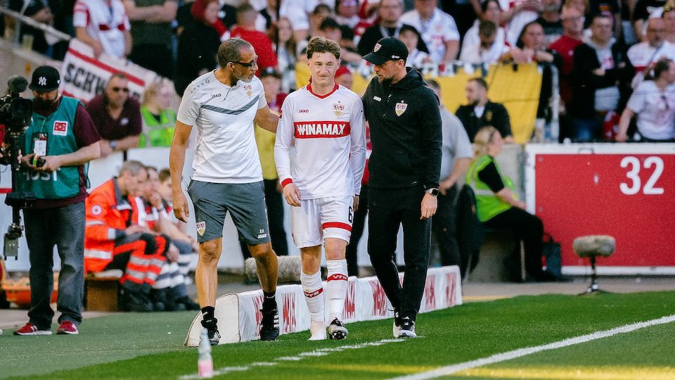 Sportler Angelo Stiller: Bänderverletzung – Genesung Und Rückkehr Sportler Angelo Stiller: Bänderverletzung – Genesung Und Rückkehr