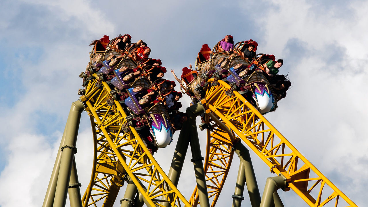Theme Park War Heats Up: Universal's Aggressive Strategy Against Disney Theme Park War Heats Up: Universal's Aggressive Strategy Against Disney