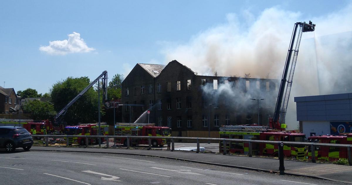 Urgent Evacuation Warning: Large Fire Engulfs Barkerend Building Urgent Evacuation Warning: Large Fire Engulfs Barkerend Building