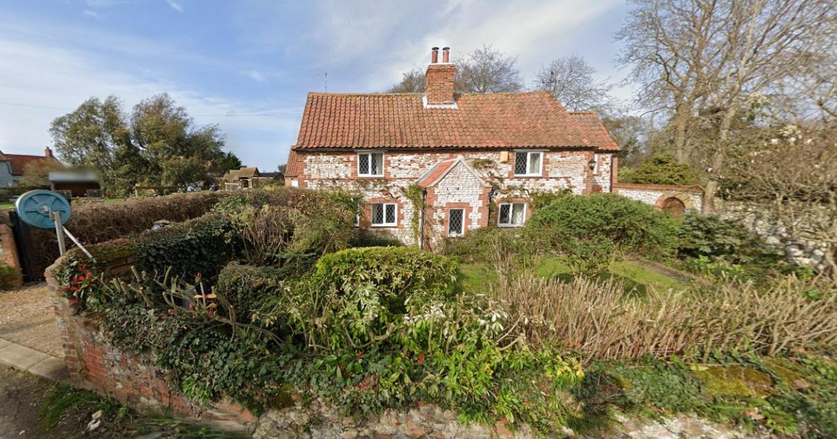 Village Pub Expansion: Garage Transformed Into Modern Guest Accommodation Village Pub Expansion: Garage Transformed Into Modern Guest Accommodation