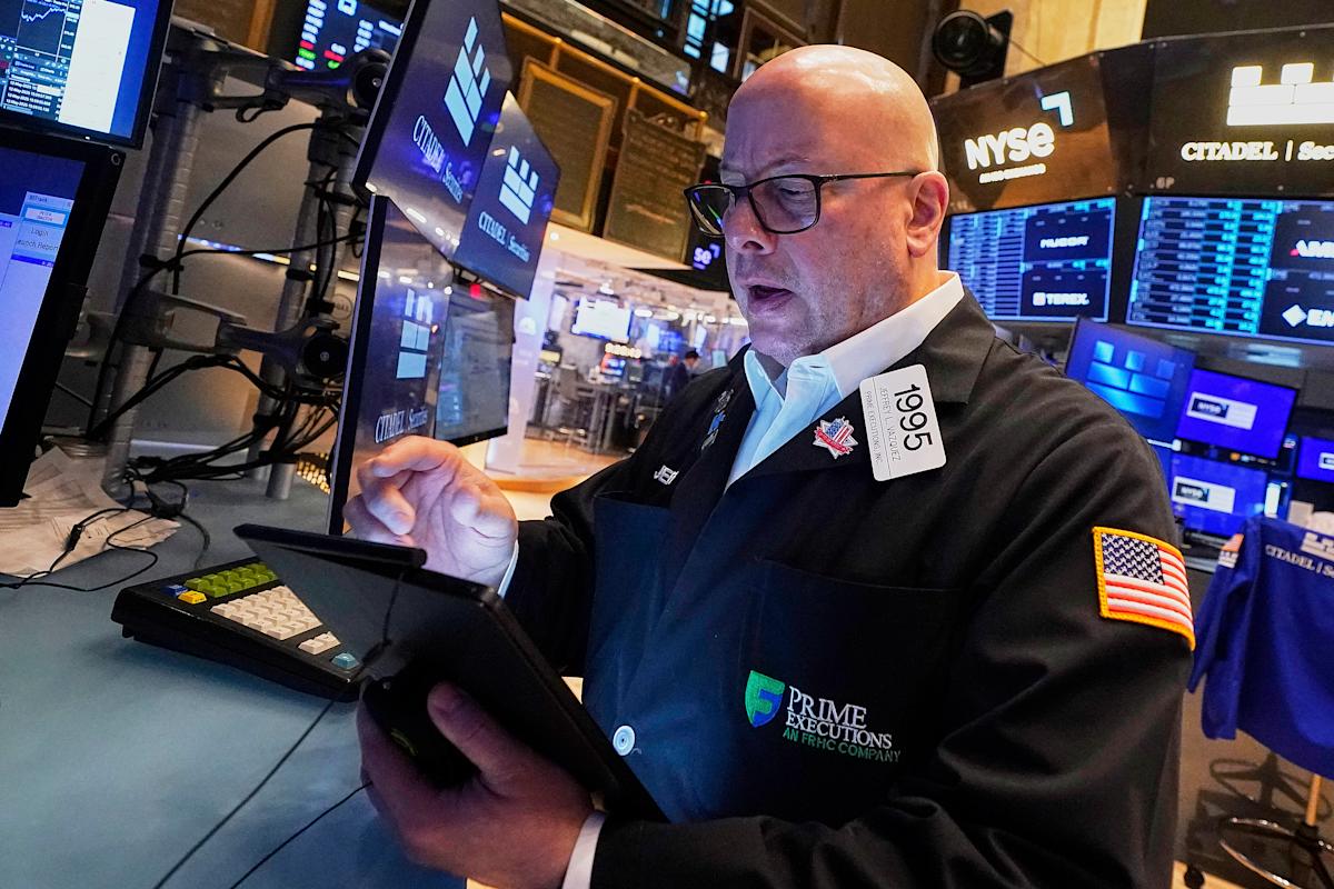 Wall Street Defies Moody's: S&P 500, Dow, And Nasdaq Post Gains