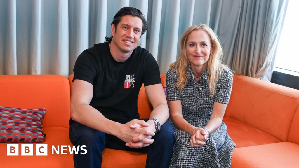 Where Does Gillian Anderson Feel More At Home? UK Or USA? Where Does Gillian Anderson Feel More At Home? UK Or USA?